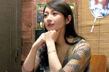【人妻ナンパ】居酒屋で一人呑みしている三十路の酔った美人妻を口説いてお持ち帰り！隠しカメラを仕込んだ自室で寝取りエッチ！の画像