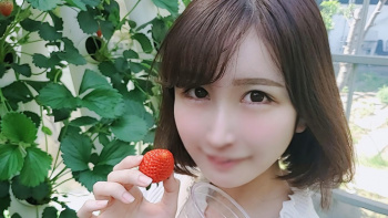 【無修正】両親に溺愛されたお嬢様とイチゴ狩り。美白の美体に中出し！！の画像