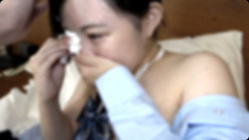 【無修正】10代現役生。処女喪失の瞬間。ハメられ痛みに耐えながらも大号泣の画像