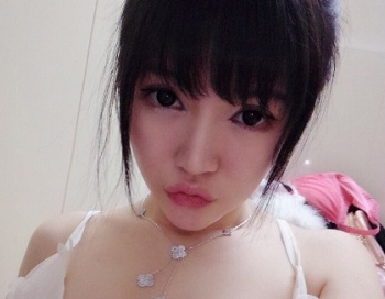 Weiboで見つけた中国人の自撮りエロ画像がこちらｗの画像