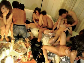 素人によるリアル乱交画像!僕も混ぜてもらえないだろうかwの画像