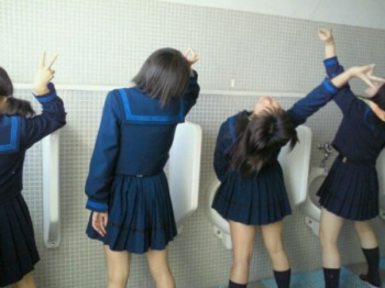 JKの悪ふざけエロ画像!こいつら性欲しかねえのかwの画像