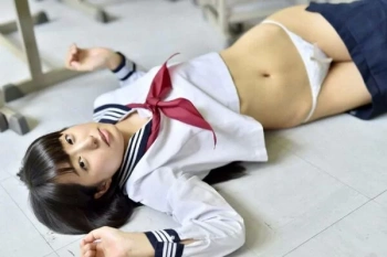 半脱ぎJKコスプレエロ画像!こんな青春送りたかったwの画像