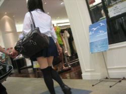 ニーハイ履いてる女子高生のエロ画像！組み合わせ最高すぎるだろｗの画像