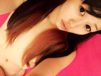 綺麗なロングヘアーで乳首を隠してる女の子のエロ画像!の画像