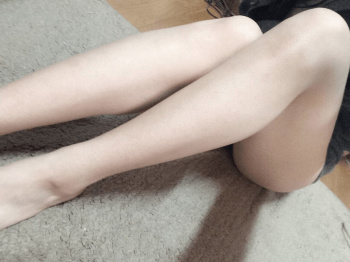 すべすべでむちむちな女の子の太もも画像!かぶりつきたいwの画像