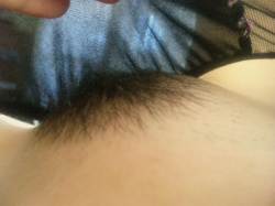 まったく整えたりしてなさそうなボサボサおまん毛女子の画像！の画像