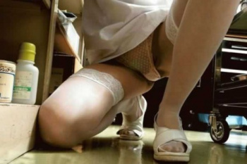 ナースさんのパンチラ画像！患者の血圧上がってしまうｗの画像
