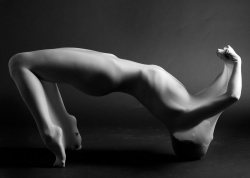 全身タイツに覆われてる女の子のエロ画像！こういう癖の人いるよねｗの画像