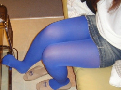 主張が強すぎるカラーストッキング着用女子のエロ画像！の画像