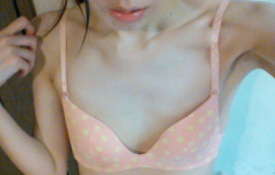 貧乳でスレンダーな女の子のエロ画像！これはガリガリすぎるｗの画像