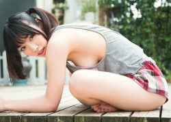 おっぱい大きい女の子がタンクトップ着てるとクルものがあるなｗの画像