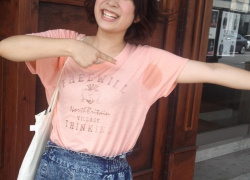 腋汗で衣服がびちゃびちゃになってる女の子のエロ画像！の画像