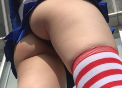 お尻をほとんど丸出しにしてるコスプレイヤーさんのエロ画像！の画像