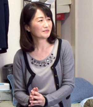 ☆人妻ナンパ☆　５３歳になるこの浮ついた感じなど微塵も見られない完熟人妻の淫らな姿を隠し撮り！家事代行サービスの派遣先で知りあった熟女好きの若者にオンナとして見られ激しく興奮した欲求不満の人妻が肥大化した特大デカ乳首をこねくり回されながら一心不乱に腰を振りまくり悶え狂う淫らな姿を見逃すな！の画像