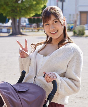 ☆人妻ナンパ☆ 波打つ尻肉!痙攣絶頂イキ地獄!27歳だとおっしゃるセックスレス気味の夫婦生活に不満を持つ美人奥さまがとびきりスケベなチ●ポ狂いの淫乱メス犬に豹変!授乳期でパンッパンに張った大きなおっぱいを執拗にこねくり回されて激しく興奮した欲求不満の人妻が魅せる淫らな姿を見逃すな!の画像