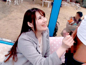 ☆人妻ナンパ☆ 22歳だというご主人よりも立派な極太チ●ポで敏感なポルチオに快楽を与え続けられて絶頂しまくる欲求不満の美人奥さまをナンパ!勢いまかせの猛烈ピストンでエロ汁まみれのぐちょ濡れマ●コを情け容赦なく突きまくられて性的欲望が完全覚醒したドスケベ人妻の淫らな姿を見逃すな!の画像