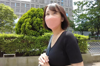 ☆人妻ナンパ☆　３８歳だという結婚はしてるが子供はいないと仰るとってもキレイな美人奥さまがとびきりスケベな淫乱メス犬に豹変！平日の昼下がりモデル体験をしてみませんかと声を掛けてきた言葉巧みなナンパ師に女心をくすぐられてソノ気になった人妻が怒張した生チ●ポをハメまくる淫らな姿を見逃すな！の画像