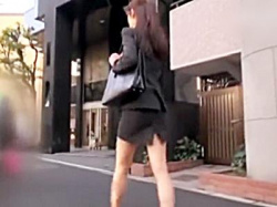 ＜OＬ＞スタイルのいいスレンダーな美女を拉致して拘束！玩具で強制的に濡らしたま●こを乱暴に凌辱！中出しまでする痴漢魔の画像