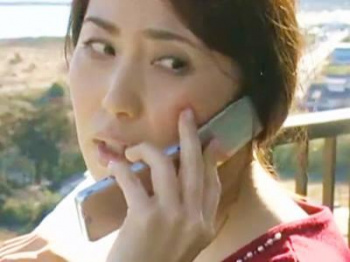 ＜人妻＞旦那を裏切り肉欲の不倫に夢中のぽっちゃり巨乳熟女！ヤリ部屋で絶倫オヤジと濃厚SEXで乱れまくる浮気妻！他動画有りの画像