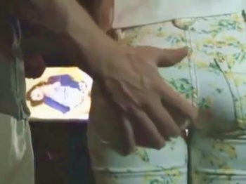 長身のモデル体型な美人妻がHな画館で男にプリケツを撫でまわされ痴漢される！他人棒をねじ込まれ暗がりでSEXする欲求不満妻の画像