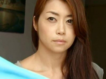 ＜ヘンリー塚本＞自宅で激しくオナニーにふける淫乱人妻熟女！近所の絶倫オヤジを招き入れ発情FUCKで痙攣イキ【北条麻妃】の画像