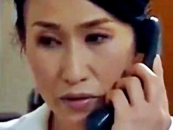 ＜ヘンリー塚本＞娘の家庭教師と貪り合いの不倫にハマる人妻！旦那にバレ嫉妬で怒り狂った夫にレイプされるように犯される熟女の画像