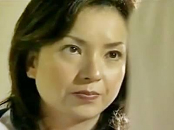 ＜熟女＞盗みで興奮し股間に手を伸ばす変態OL！窃盗がバレた人妻が脅迫されホテルで中出しお仕置きレイプ【ヘンリー塚本】の画像
