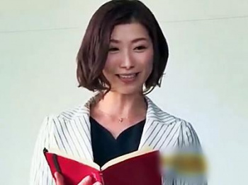 ＜人妻NTR＞就職先で変態社長にヤられちゃう熟女OL！スキあらば仕事中でもハメまくる絶倫オヤジと美魔女な奥様【加藤ツバキ】の画像