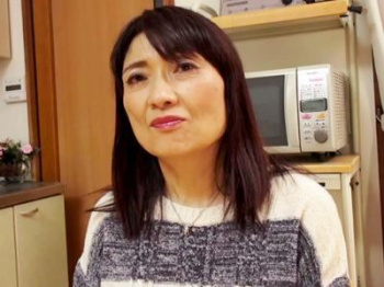 ＜初撮り＞その辺にいそうな地味めな五十路熟女さん！未亡人で2人セフレがいるというドスケベBBAが乳首を勃起させ中出しHの画像