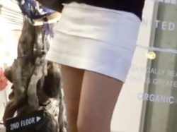 《人妻ナンパ》お食事会へ行く途中の美脚熟女ママさんに突撃ナンパ！褒め殺しで口説き落としてラブホにIN♡！の画像