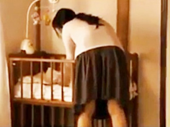 赤ちゃん産んで巨乳になった美人妻が感度の上がった乳首を他人男に吸われて一線を越えてしまう不倫セックス！【熟女/おばさん】の画像