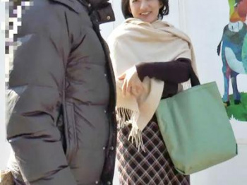 ■熟女ナンパ『こんなおばさんでいいの？♡』下町の五十路と四十路人妻持ち帰り！ハメが外れた完熟オマ〇コへ種付け中出し！の画像