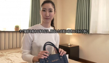 【初撮り熟女】「はぁ、もっと、もっとぉ、ああ、イクぅ〜」二度目の撮影に胸をときめかせる熟女が拘束プレイに愛液垂れ流しの画像