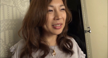 【人妻ナンパ】顔は普通なのに身体はむっちり極上エロボディの三十路妻が他人棒の激しい膣奥突きに何度も悶絶イキまくりの画像