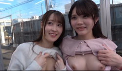 【マジックミラー号】「めっちゃ出てるよぉ」初体験が3Pなんて羨まし過ぎ 女子大生のマンコで連続中出しの脱童貞の画像