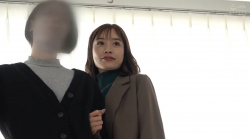 【メモリアルヌード撮影】密着撮影で夫の前でも愛液垂れ流す欲情妻はモデルのイケメン肉棒生ハメ中出しに淫らなイキ顔の画像