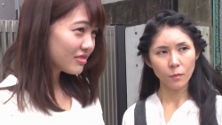 【素人ナンパ】娘のマンコから抜いたマン汁チンポをしゃぶる母　親子揃ってスケベな母娘を生ハメ中出しで締まり比べの画像