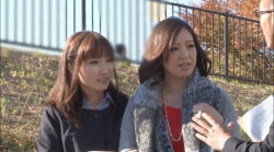 【熟女ナンパ】夫の浮気を娘にカミングアウトされ愕然とする母親は差し出された他人棒を躊躇なくしゃぶりリベンジの生ハメの画像