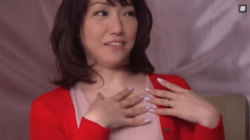 【人妻ナンパ】噴水のように勢いよくイキ潮吹き漏らすセレブ妻の欲求不満な肉体は超敏感で電マの刺激に激イキの画像