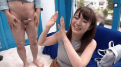 【マジックミラー号】「デカっ」巨根に悩むシングルパパに跨る産後ママは素股からの事故挿入で膣奥に響くチンポの快感に悶絶の画像