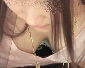 結婚式場で隠し撮り！ドレスアップした女性たちのゴージャスな谷間にズームイン！の画像