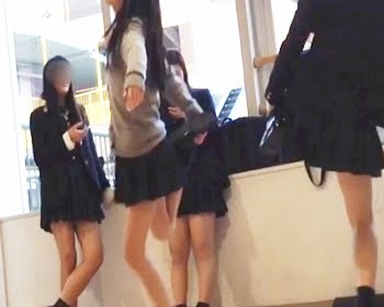 友達とアオハルを謳歌する仲良し女子校生を隠し撮りの画像