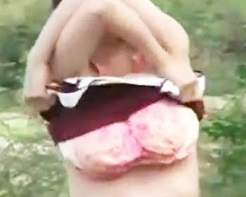 屋外で着替えるチア女子部員たちを隠し撮りの画像