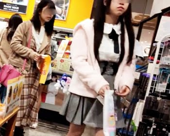 休日デート中の女の子二人組を追跡撮りの画像