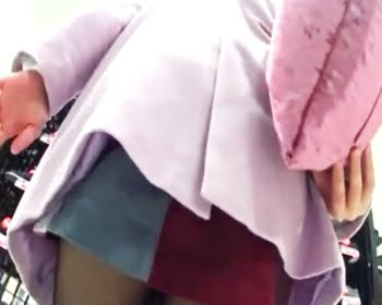 カメラ仕込んでショッピングモール徘徊撮！買い物中の女性たちを隠し撮りの画像