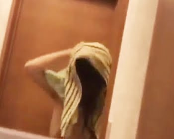 盗撮バレた…！？風呂上がりのターゲットと目が合った瞬間の画像