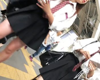 電車移動するギャル女子校生を粘着ストーキングの画像