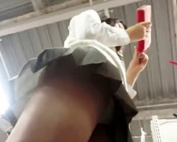 独り放課後ショッピング中の女子校生をスカートめくり撮りの画像