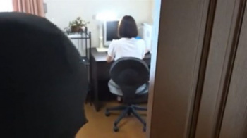 テレワーク中の美人OLが強盗に押し入られて緊縛されちゃうwwwの画像